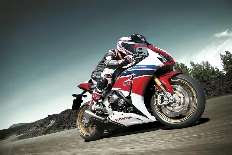 honda-cbr1000rr-sp-action-2014-21