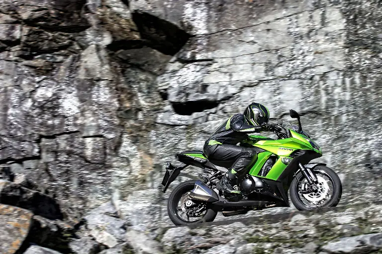 Kawasaki-Z1000SX-2014-24