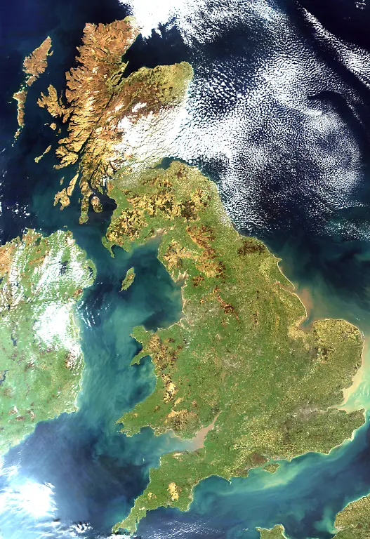 Satellite-image-of-Great-Britain-and-Northern-Ireland-in-April-2002