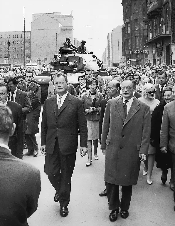 Brandt-Kettlein-zur-Sektorengrenze-240861