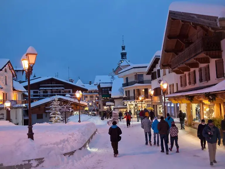 Paradies-fuer-Freerider-Chamonix-ist-beruehmt-fuer-seine-Gelaendeabfahrten