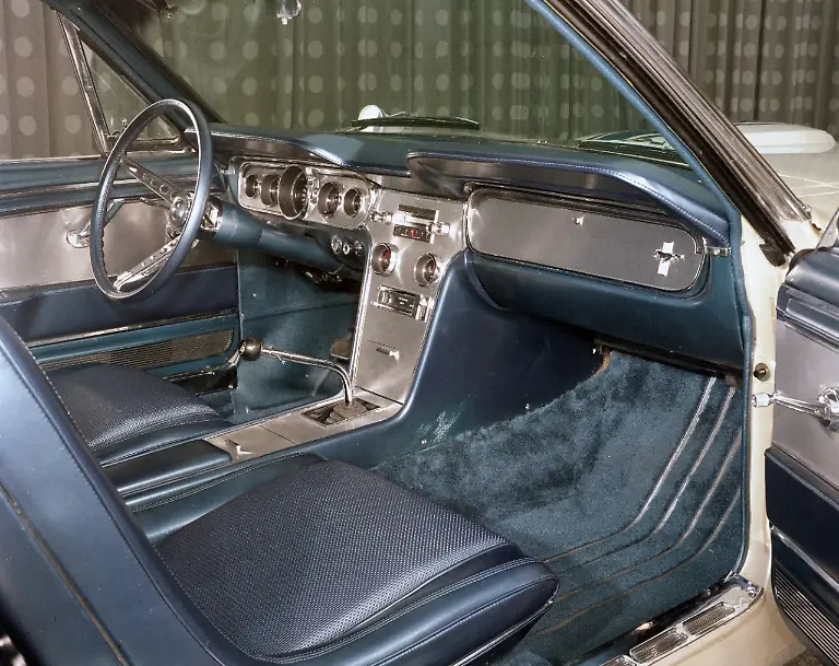 Ford-Mustang-For-Christmas6