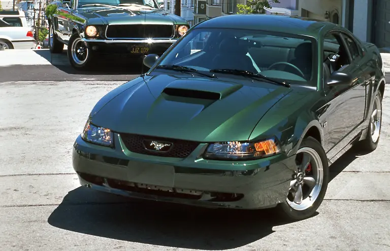 16FordMustangBullittGTVon2001TrifftMustangBullittVon1968QuelleFord