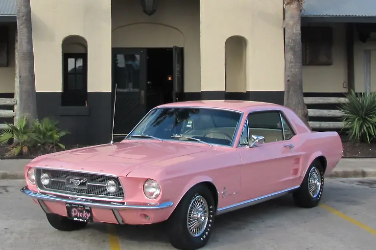 07FordMustangInPlayboyPink1967QuelleFord