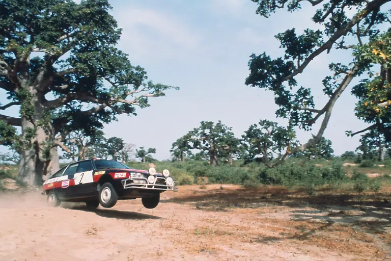 12CitroenCX2400GTIbeiRallyeSenegal1977QuelleCitroen