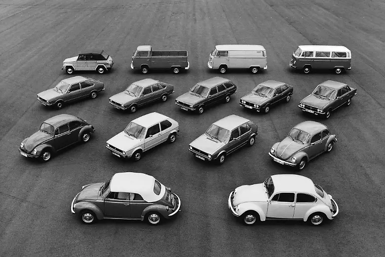 05VolkswagenModellprogrammModelljahr1975MitGolfImZentrumQuelleVolkswagen