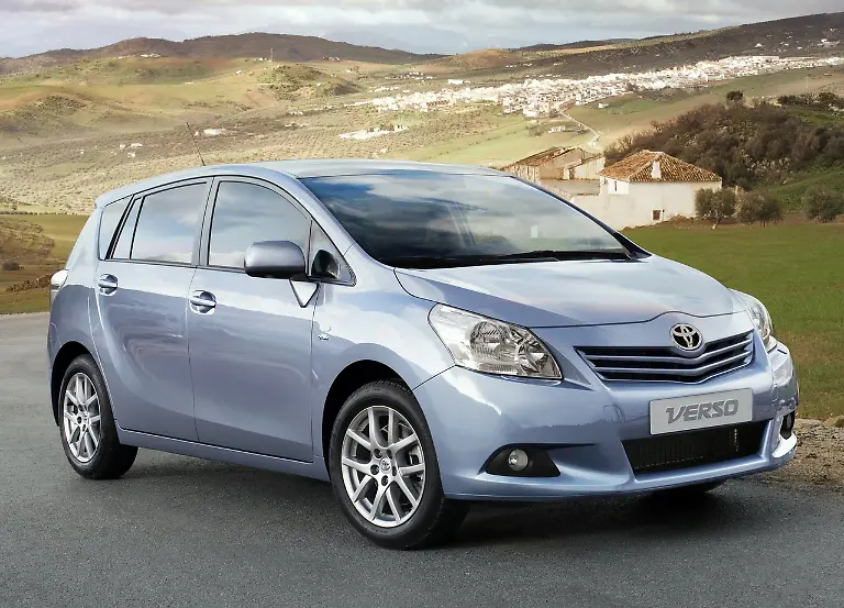 third-generation-toyota-verso-2009-1