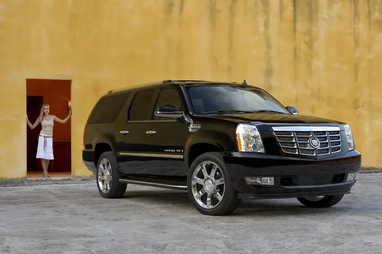 2003-Cadillac-Escalade-ESV-SUV-Image-03