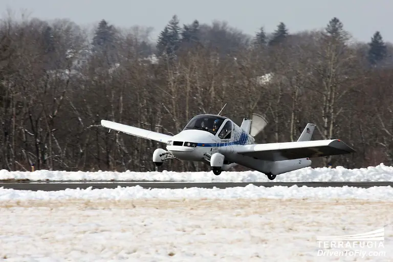 Jan13KLWMFlightTest-TransitionRunway2-WM5x7-0