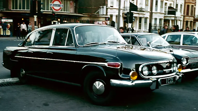 Tatra-mit-Ro80-im-Hintergrund-color-corrected