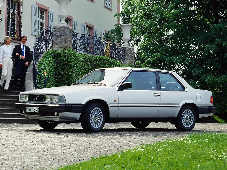 1985-Volvo-780-coupe-by-Bertone-005-7145