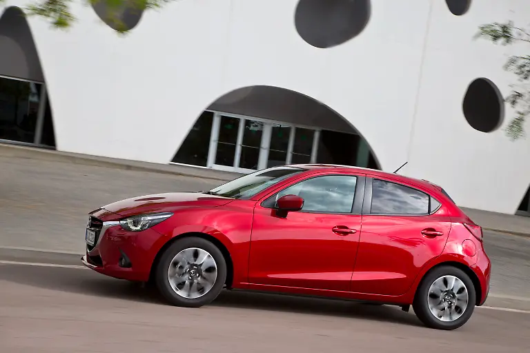 All-new-Mazda2-SP-2014-Action-16-jpg300