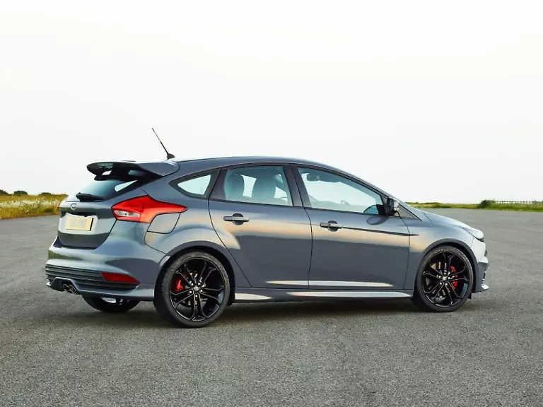 2015-Ford-Focus-ST-Facelift