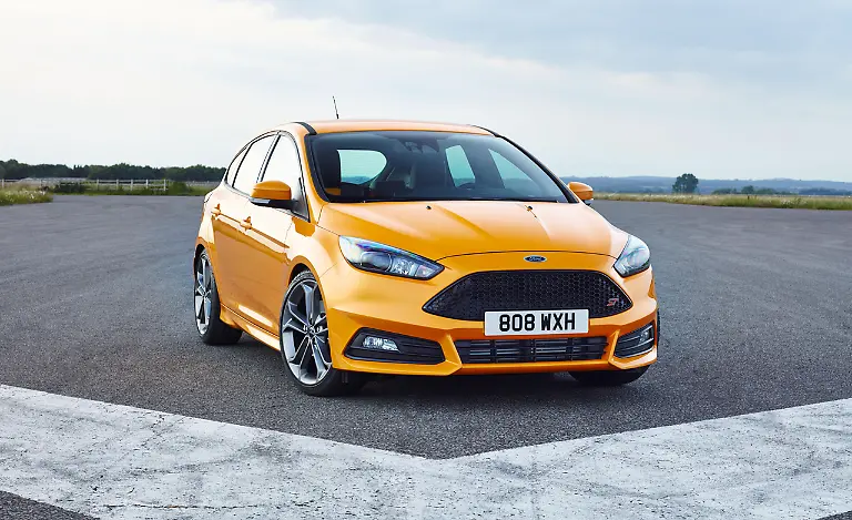 2015-ford-focus-st-photos-and-info-news-car-and-driver-photo-610911-s-original