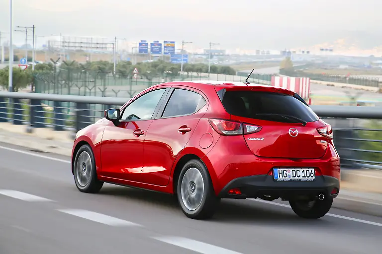 mazda2-2015-action-5