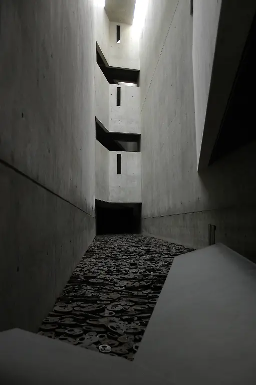 Juedisches-Museum-Berlin-Leerstelle-des-Gedenkens