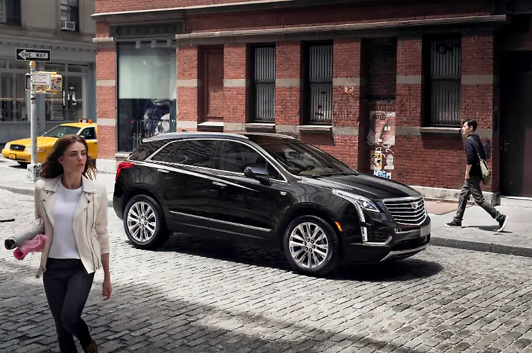 2017-Cadillac-XT5-001