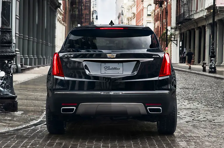 2017-Cadillac-XT5-003