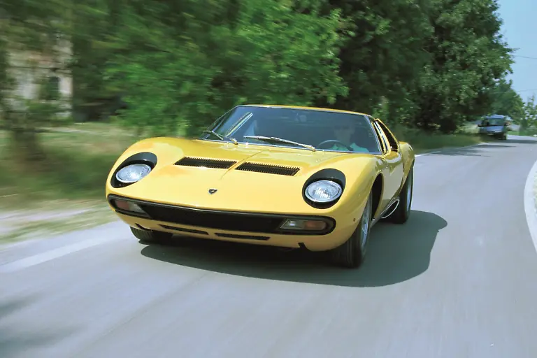 15-Lamborghini-Miura-SV