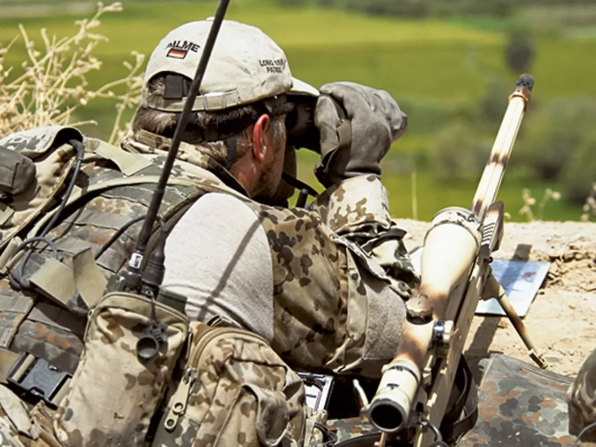 Bundeswehr-sniper-watching