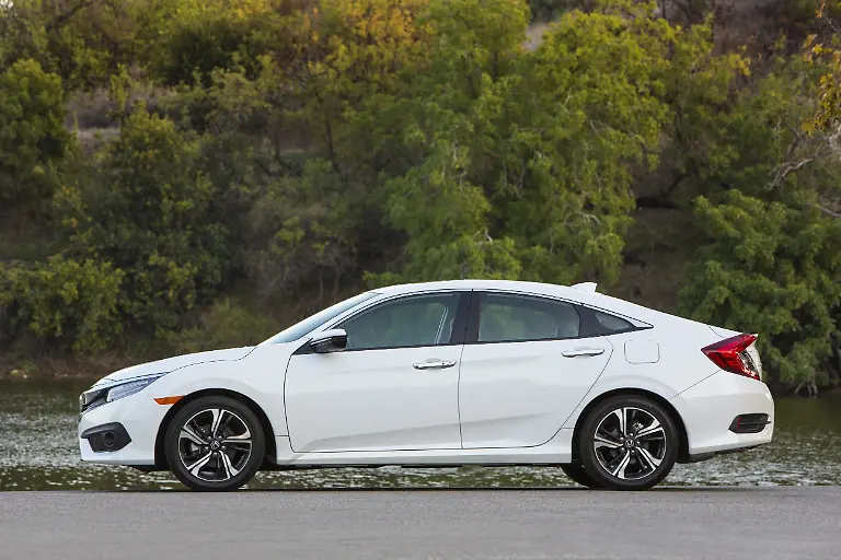 17-Civic-Sedan-8