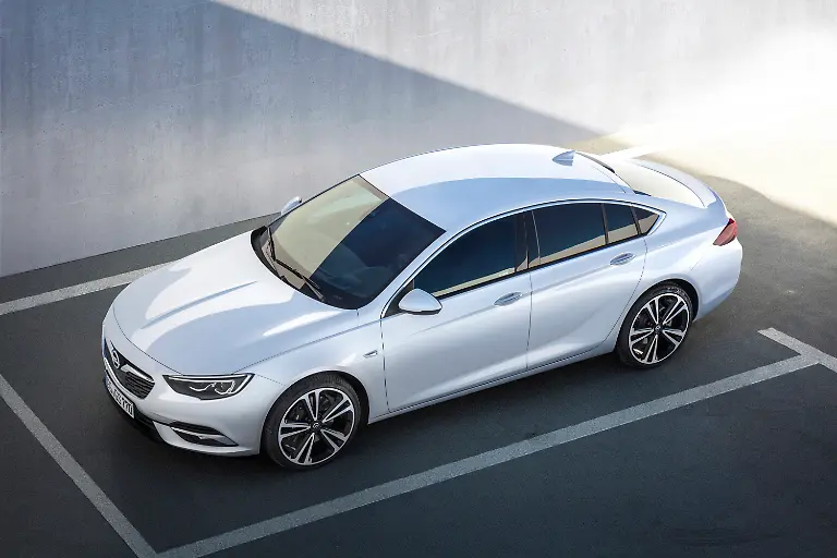 Opel-Insignia-Grand-Sport-2