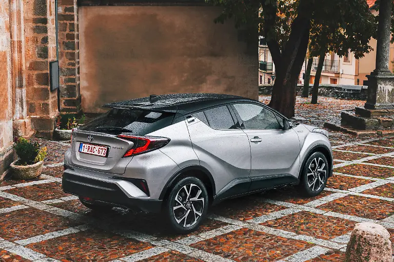 2016-Toyota-CHR-Hybrid-Static-1