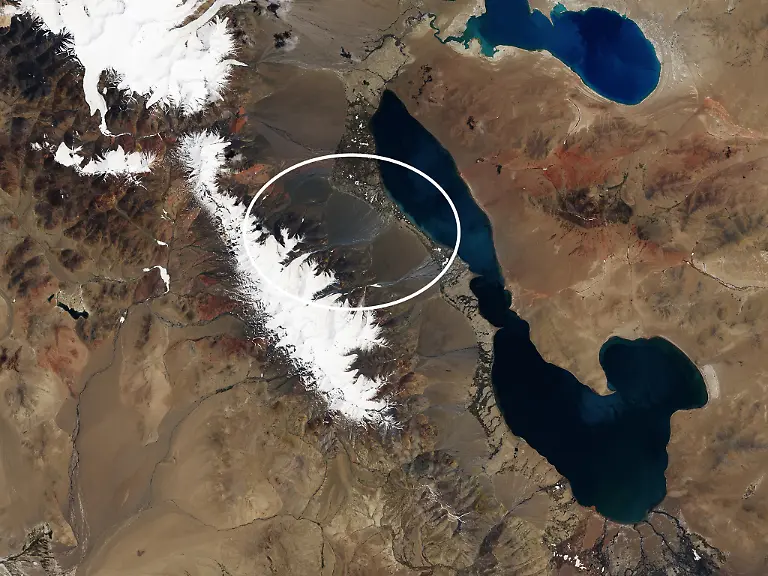 1-icefall-oli-2016176-lrg-before