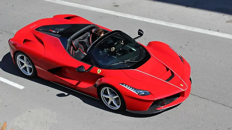 Ferrari-Lamborghini-rivalitat-llegenda-1761434161-39526187-1132x636