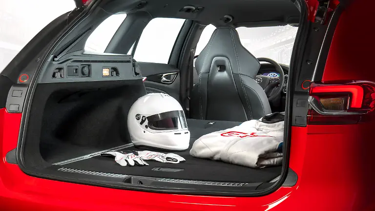 Opel-Insignia-GSi-Sports-Tourer-500236