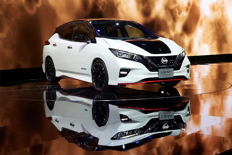 426209970-Nissan-Leaf-Nismo-Concept-bei-der-Nissan-Pressekonferenz-auf-der-Tokyo-Moto