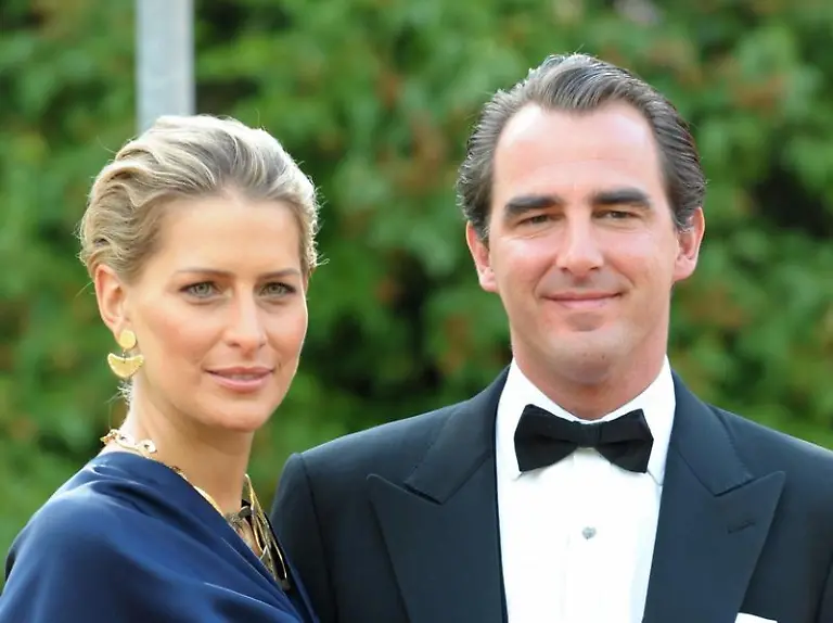Prinz-Nikolaos-von-Griechenland-und-seine-Verlobte-Tatiana-Blatnik-sagen-Ja