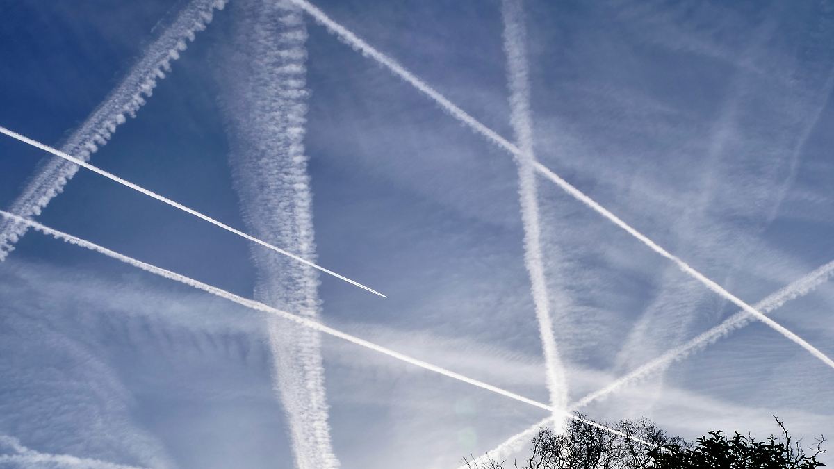 "Unterschätzen Klimawirkung": Treibstoff wohl entscheidend für Bildung von Kondensstreifen 