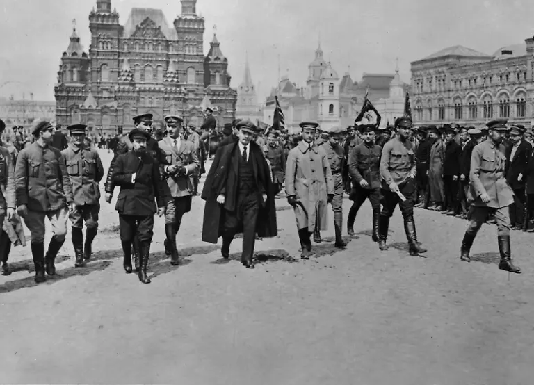 19190525-Lenin-and-bolshevik-leaders-on-Red-square