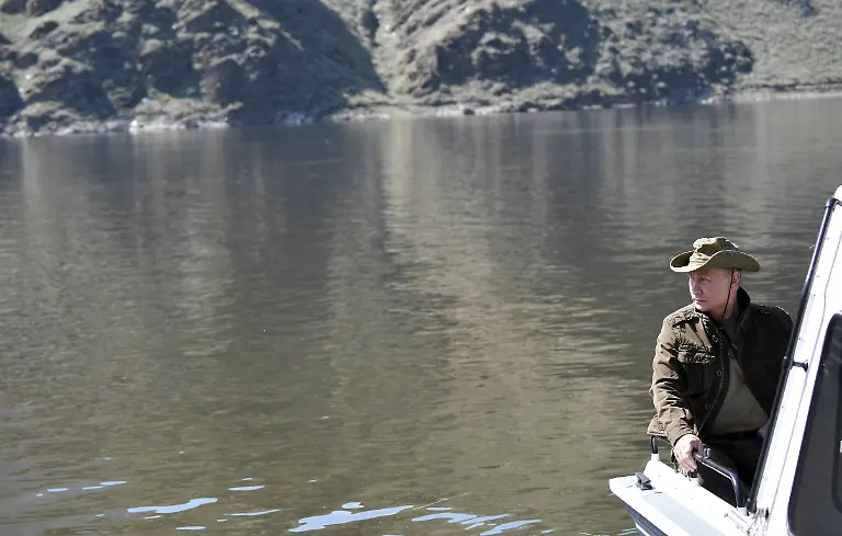 Umso-wichtiger-ist-es-auch-mal-bei-einer-kleinen-Bootstour-die-Seele-baumeln-zu-lassen-Der-passende-Angler-Hut-sitzt-ja-auch-schon-ganz-gut