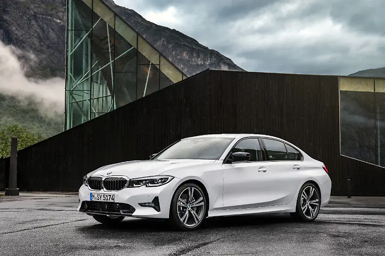 P90323716-highRes-the-all-new-bmw-3-se