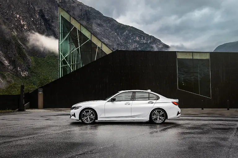 P90323721-highRes-the-all-new-bmw-3-se