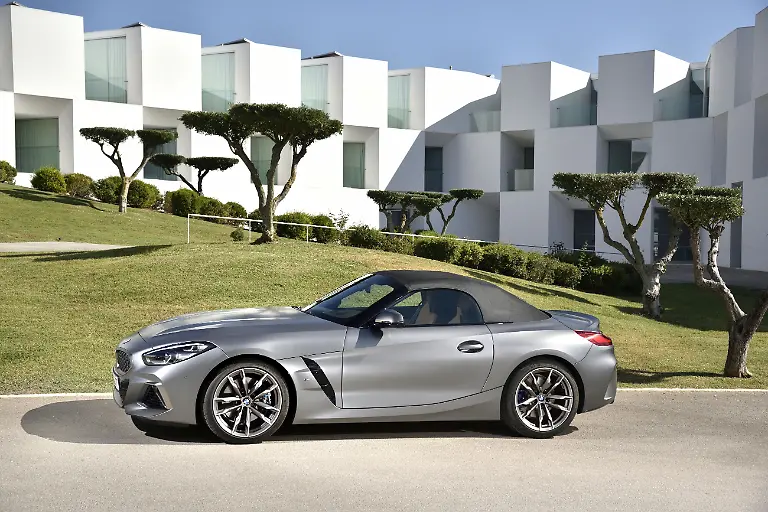 P90328360-highRes-the-new-bmw-z4-m40i
