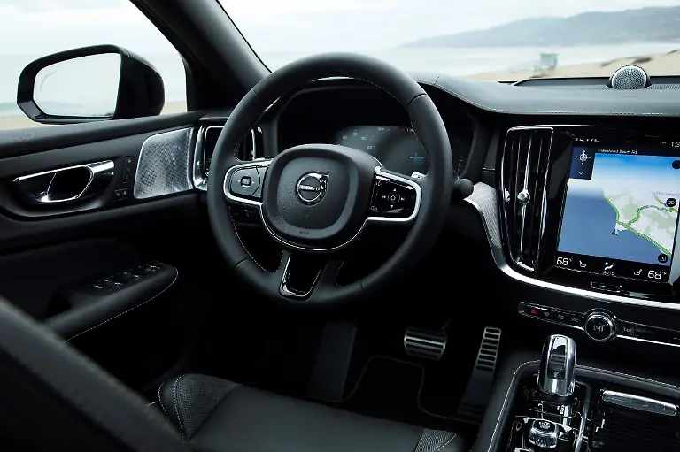 239381-Volvo-S60-T8-Polestar-Engineered