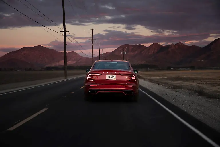 239385-Volvo-S60-T8-Polestar-Engineered