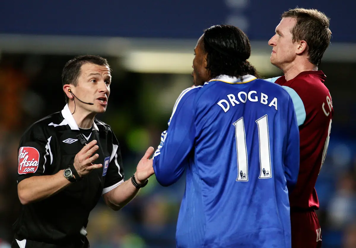 2008-11-12T220859Z-1-MT1ACI5513269-RTRMADP-3-SOCCER-ENGLAND-CHE-BUR