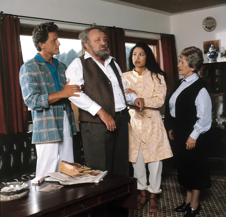 WEISSBLAUE-GESCHICHTEN-Der-Fremde-BRD-1987-Ulrich-Stark-MIROSLAV-MIRO-NEMEC-Toni-Danzer-GUSTL-BAYRHAMMER-Max-Danzer-ANKIE-BEILKE-Lila-und-ERNI-SINGERL-Katherina-in-der-Episode-Der-Fremde-EM-Ueberschrift-WEISSBLAUE-GESCHICHTEN-BRD-1987