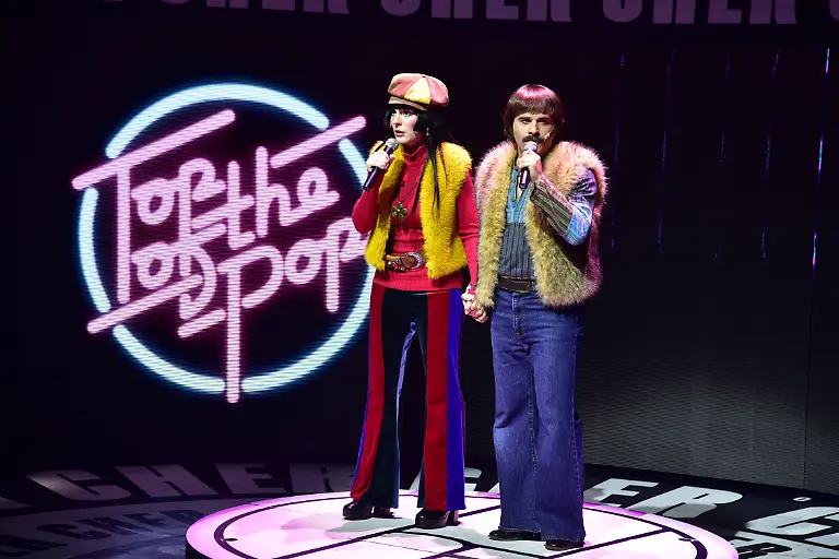 Cher-musIcal-Berlin-Premiere-Showausschnitte-vom-neuen-Mucical-von-und-ueber-US-Popstar-Cher-mit-Singer-Sunny-im-BlueMax-Theatere-Berlin-am-20-03