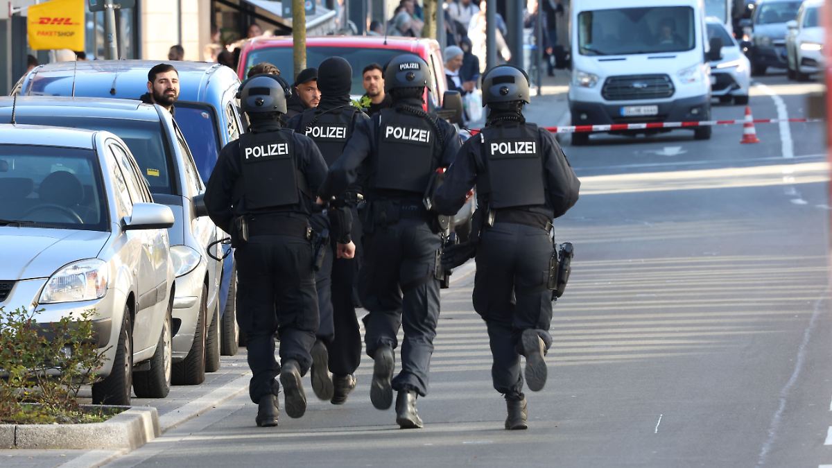 Auseinandersetzung nach Unfall: Zwei Verletzte nach Messerangriff in Solingen