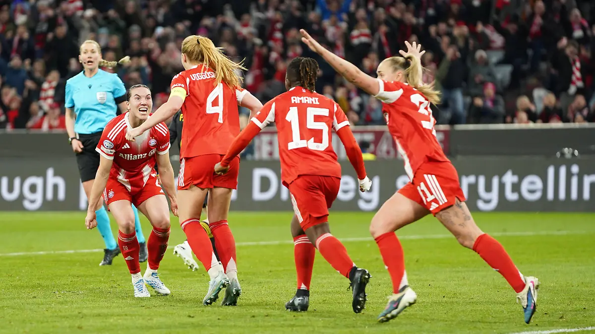 Vanessa-Gilles-2-Bayern-Glodis-Viggosdottir-4-FC-Bayern-Bernadette-Amani-15-Bayern-jubeln-ueber-das-Tor-zum-1-1-beim-UEFA-Womens-Champions-League-Spiel-FC-Bayern-Muenchen-Manchester-United-ManU-am-01-04-2026