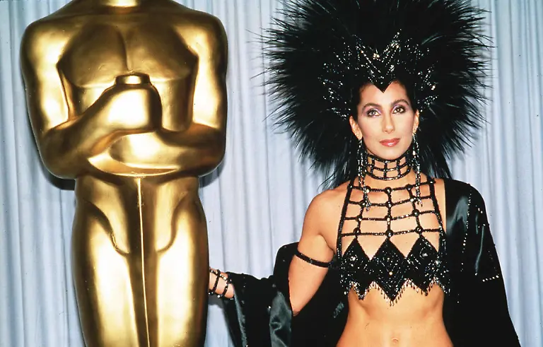 Info-La-chanteuse-Cher-fete-ses-75-ans-CHER-AUX-OSCARS-EN-1986-HOLLYWOOD-PLAN-AMERICAIN-STATUE-Los-Angeles-Etats-Unis-Info-Die-Saengerin-Liebe-Feiertag-seine-75-Jahre-CHER-AUX-OSCARS-IN-1986-Hollywood-Plan-AMERIKANISCH-STATUE-Los-Angeles-Staaten-Vereinigt-PUBLICATIONxNOTxINxFRAxUKxUSAxAUSxBEL-Copyright-xAGENCEx-xBESTIMAGExAGENCEx-xBESTIMAGEx