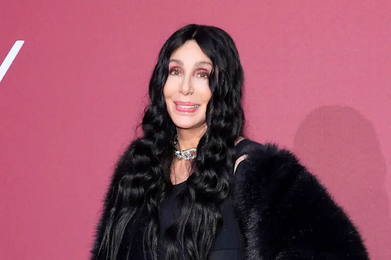 Cher-bei-der-Amfar-Gala-am-23-05-2024-im-Rahmen-vom-77
