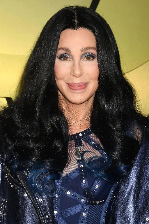 Cher-bei-der-Versace-FW23-Show-am-9-03
