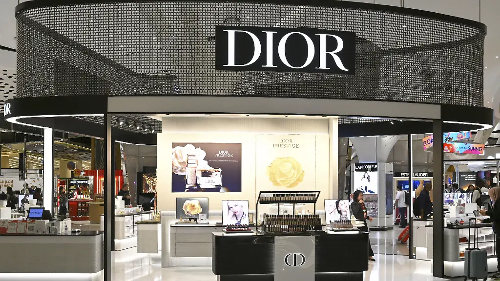 Duty-Free-Dior-Shop-Abu-Dhabi-VAE