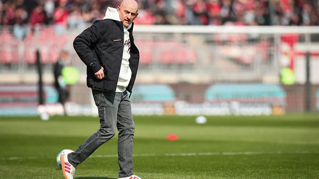 Torsten-Lieberknecht-trifft-am-Samstag-auf-seinen-Vorgaenger-auf-der-Lauterer-Trainerbank-Archivbild